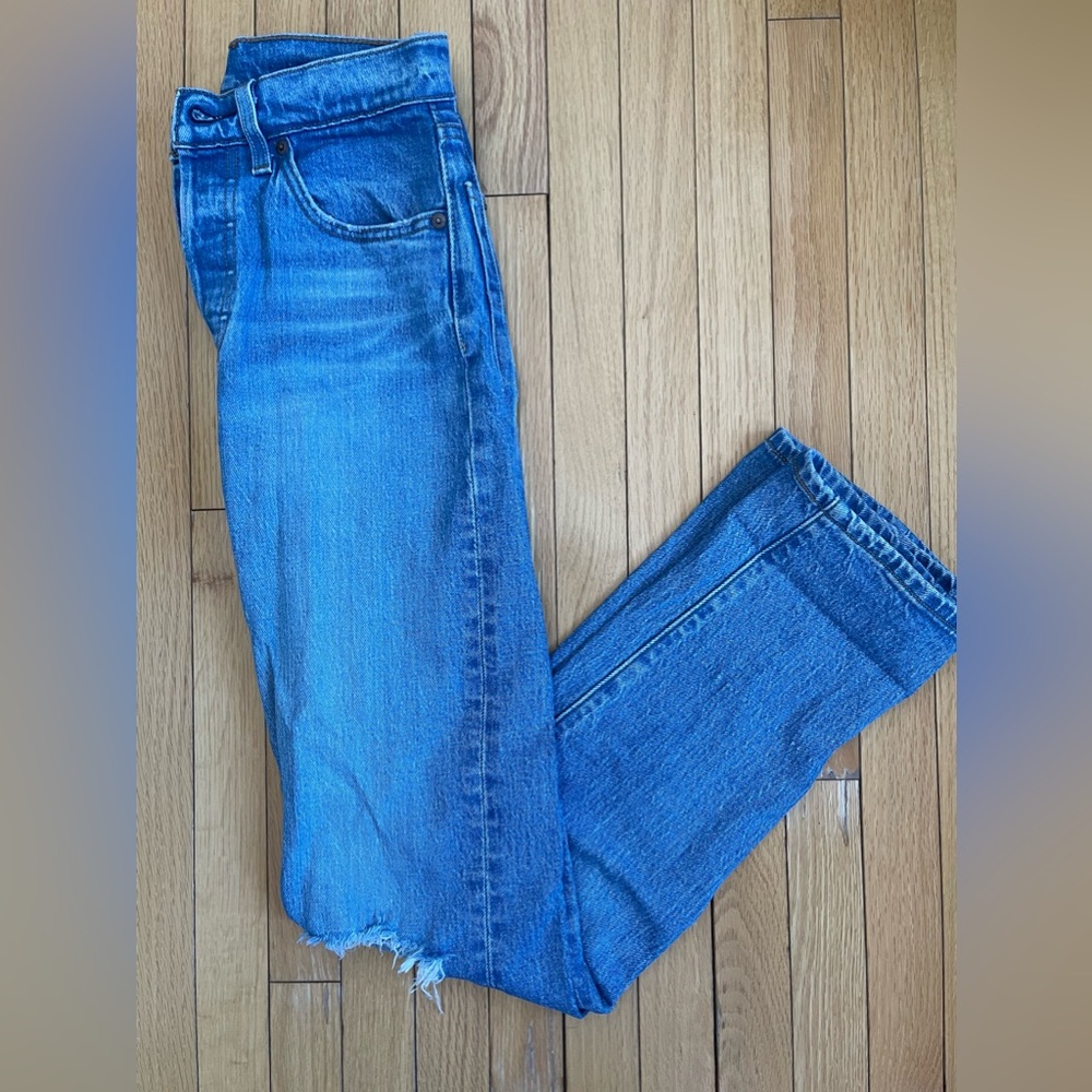 Levi Strauss, straight leg blue jean size 24 original fit excellent condition